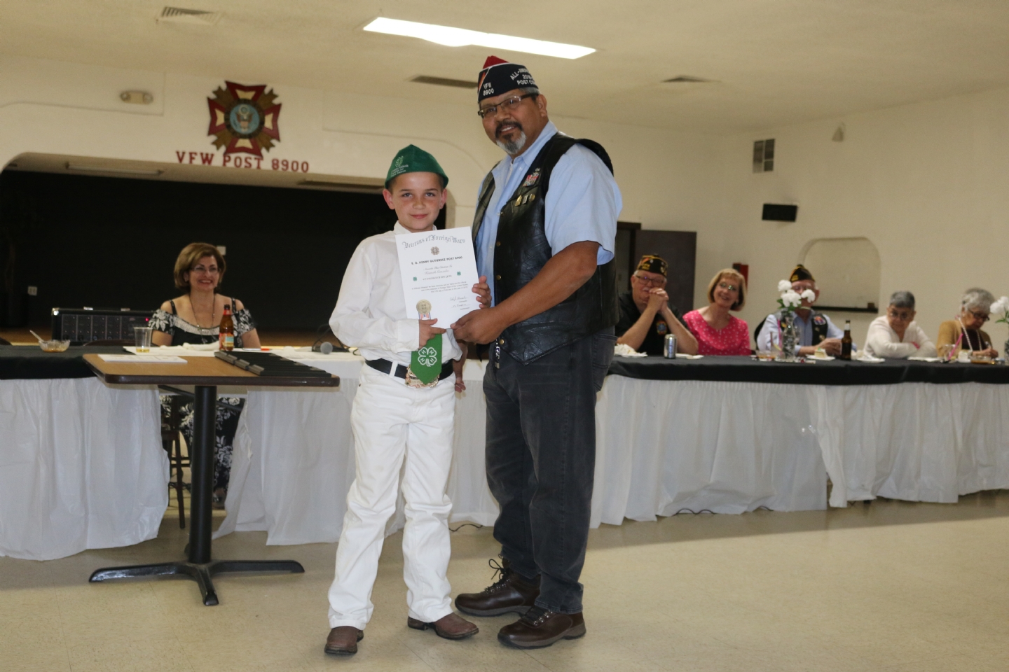 Commander Fernandez presents the 4H Member of the Year.